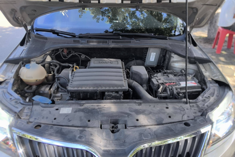 Skoda Rapid 2017 car image #29