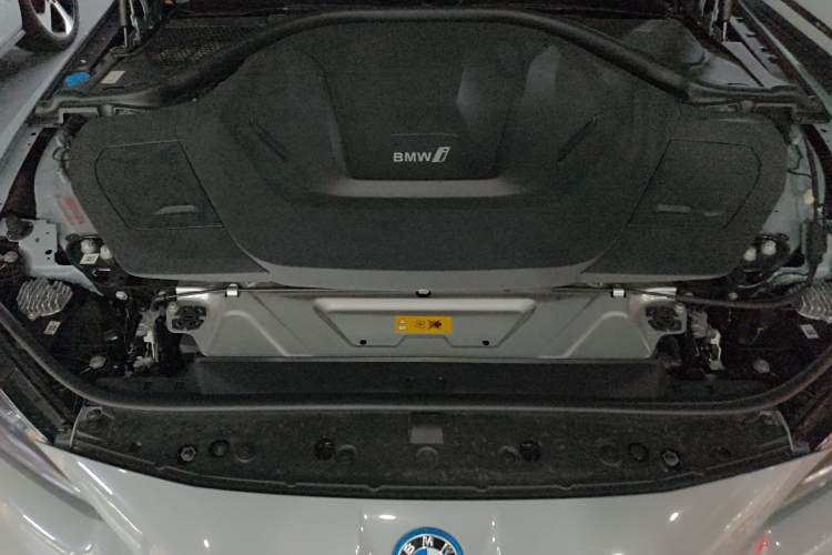 BMW i4 M50 2023 #29 BMW i4 M50 2023 car image #29