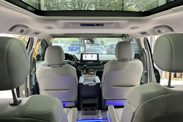 Toyota Granvia 2023 #29 Toyota Granvia 2023 immagine di auto #29