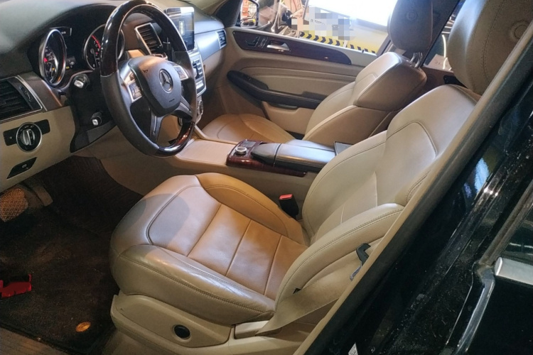 Mercedes-Benz M Class 2015 car image #29