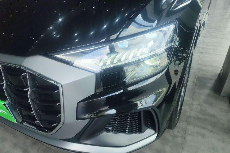 Audi Q8 2023 car image #29