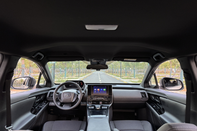 Toyota bZ4X 2022 immagine di auto #29