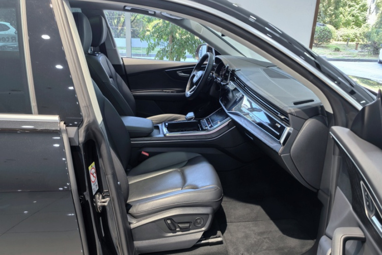 Audi Q8 2024 car image #29