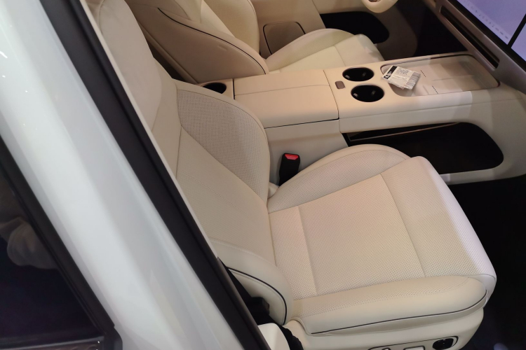 Li i8 2025 изображение автомобиля #29