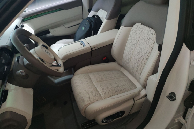 Zeekr 7X 2024 car image #29