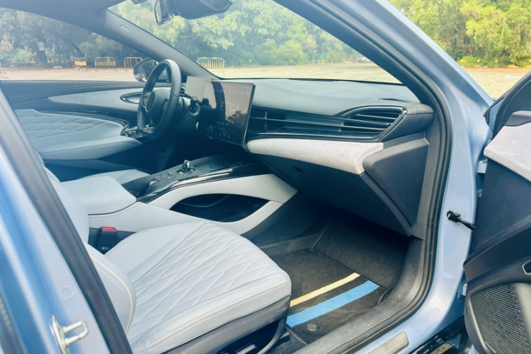 BYD Seal 2023 car image #29