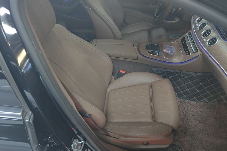 Mercedes-Benz E Class 2022 car image #29