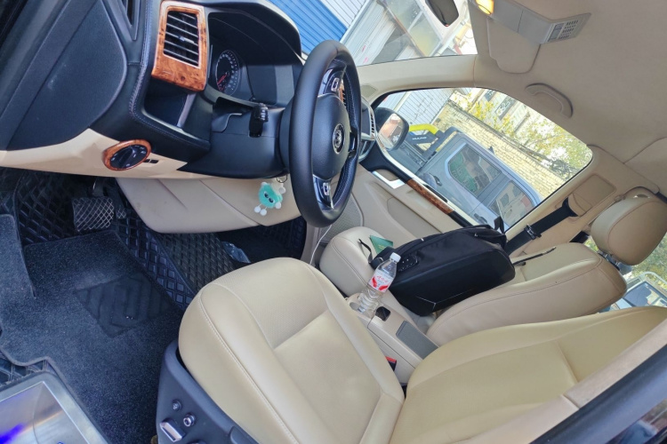 Volkswagen Caravelle 2018 immagine di auto #29