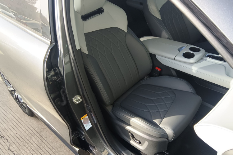 Changan UNI-Z PHEV 2024 car image #29