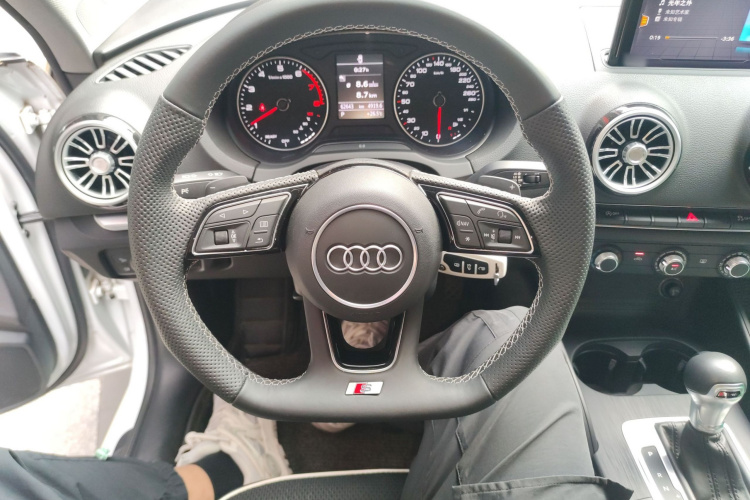 Audi A3 2018 car image #29