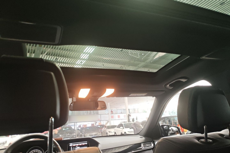 Mercedes-Benz E Class 2015 car image #29