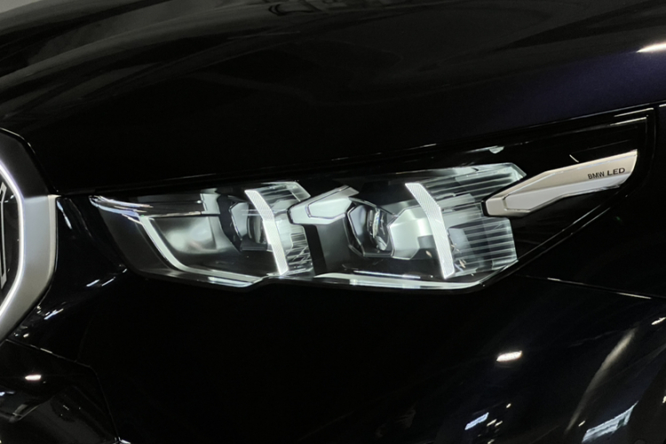 BMW i5 2025 car image #29
