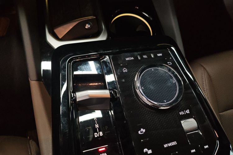 BMW i5 2024 car image #29