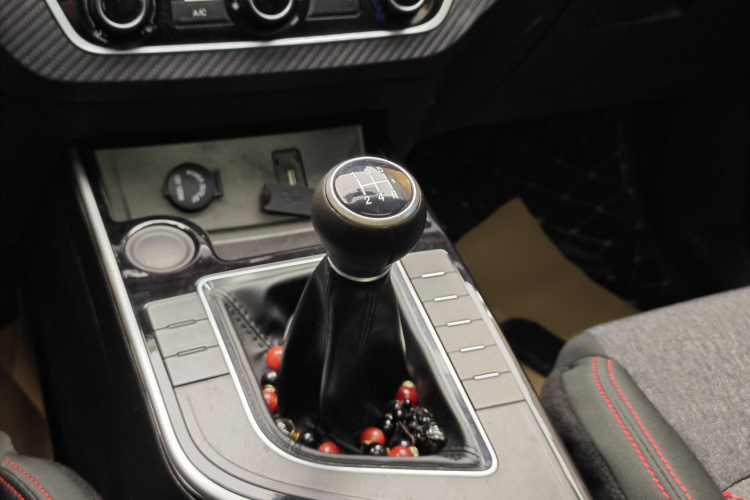 T5 2019 car image #29