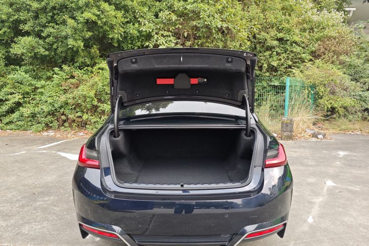 BMW i3 2024 car image #29