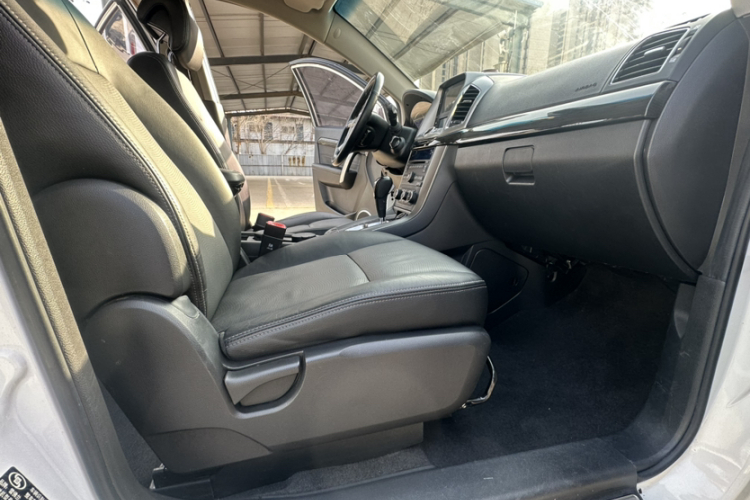 Chevrolet Captiva 2015 car image #29