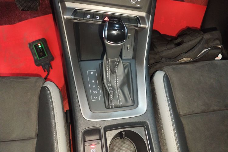 Audi Q3 2019 car image #29