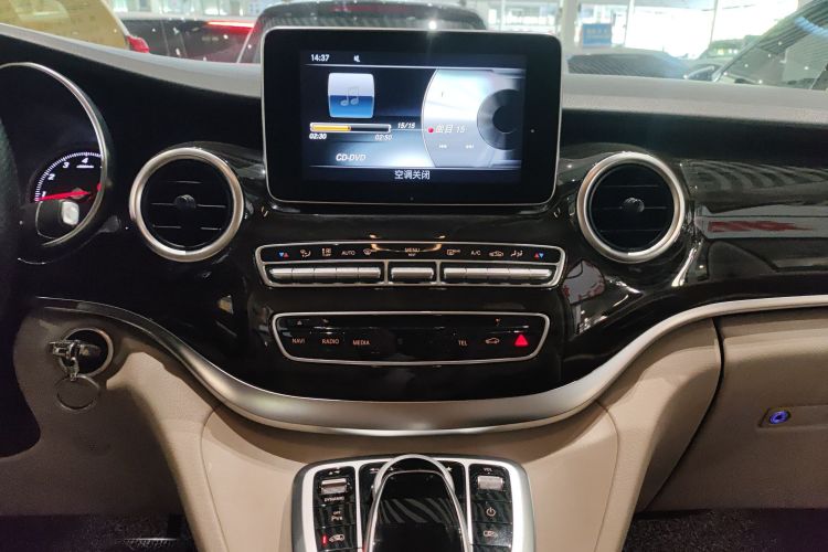 Mercedes-Benz V Class 2018 #29 Mercedes-Benz V Class 2018 car image #29