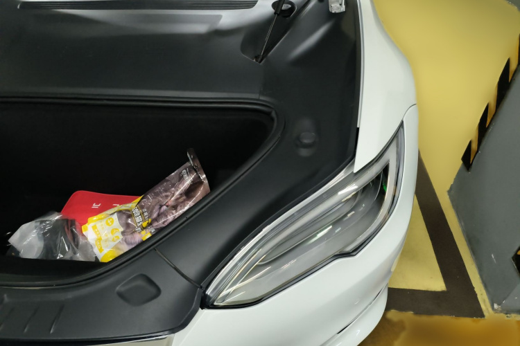 Tesla Model S 2020 car image #29