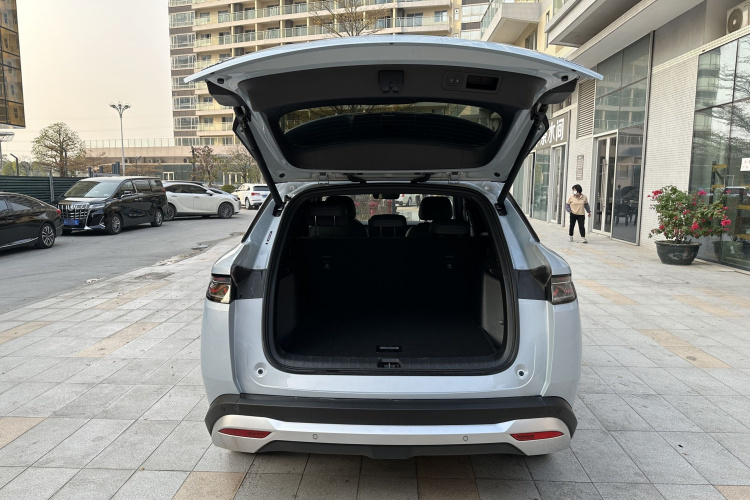 BYD SongL DM-i 2025 #29 BYD SongL DM-i 2025 car image #29