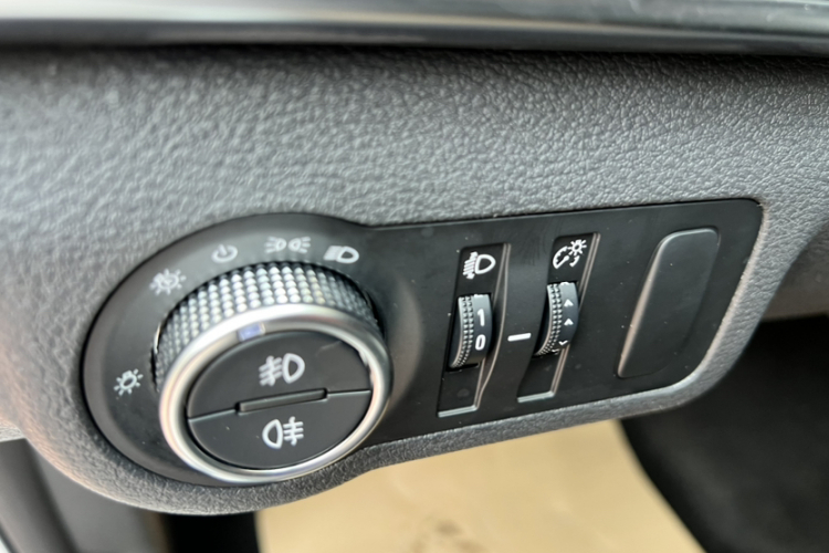 Haval H8 2018 car image #29