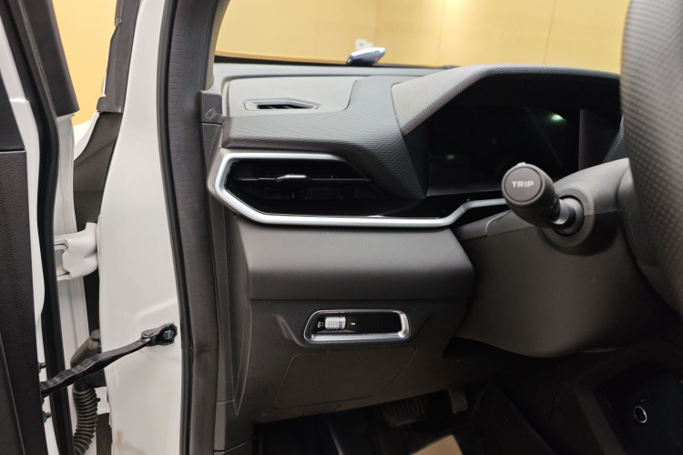 GEELY Coolray 2024 car image #29