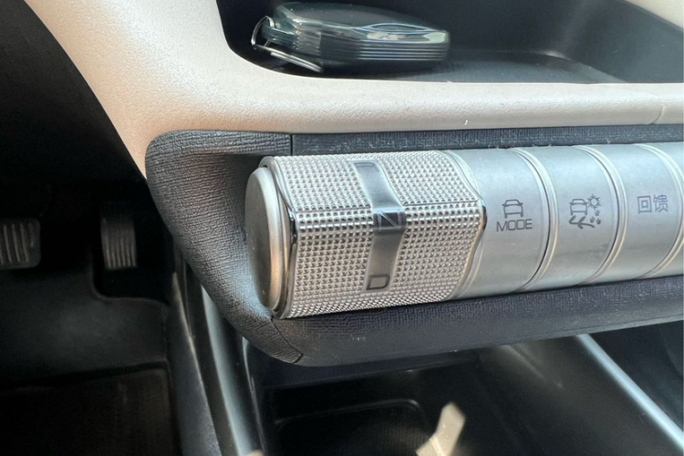 BYD Dolphin 2023 car image #29