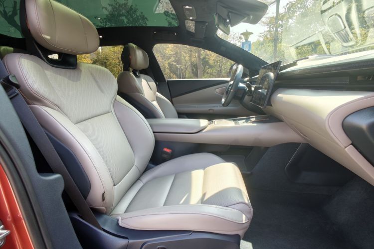 Lynk & Co 2024 car image #29