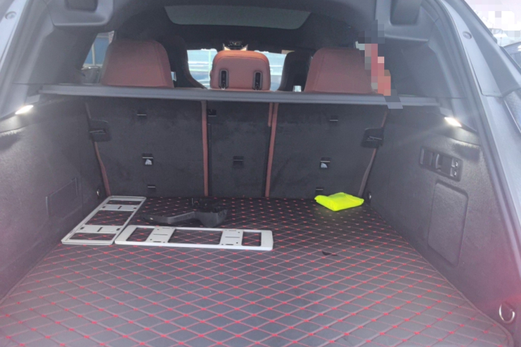 BMW iX 2024 car image #29