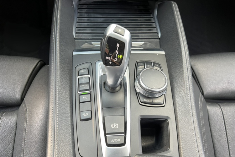 BMW X6 2018 car image #29