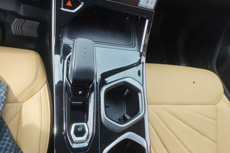 GEELY Boyue L 2024 car image #29