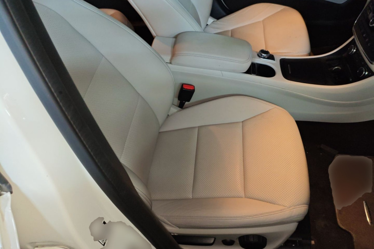 Mercedes-Benz GLA Class 2015 immagine di auto #29