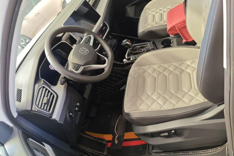 Volkswagen Tayron 2023 immagine di auto #29