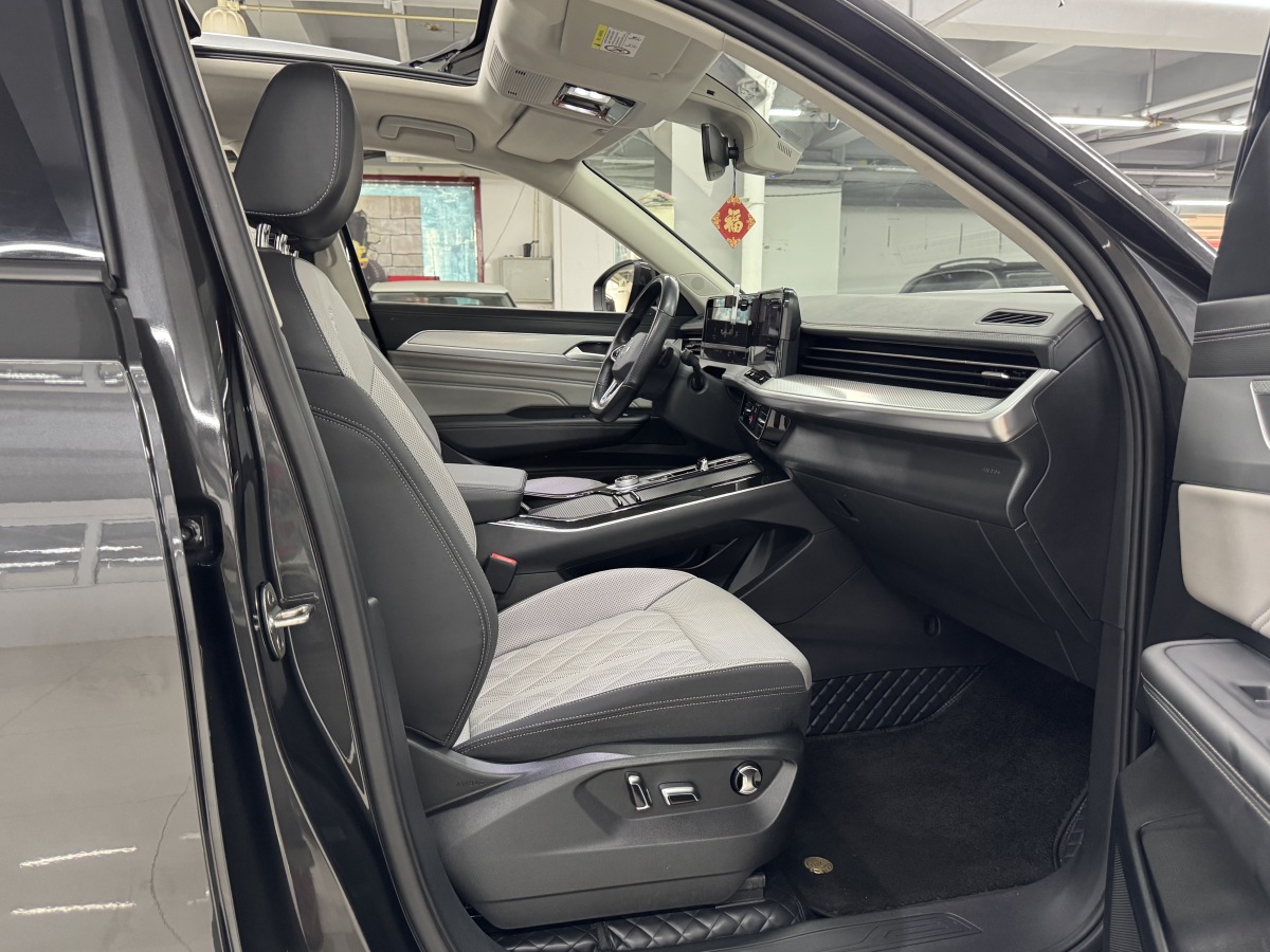 Volkswagen Tavendor 2023 car image #29