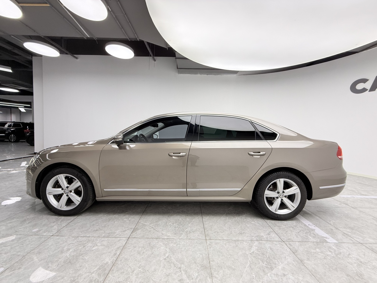 Volkswagen Passat 2012 car image #29