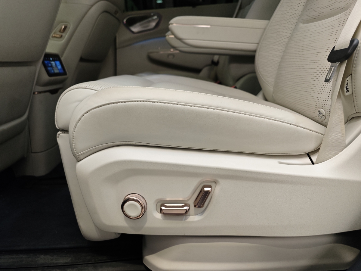 Lynk & Co 900 2025 car image #29
