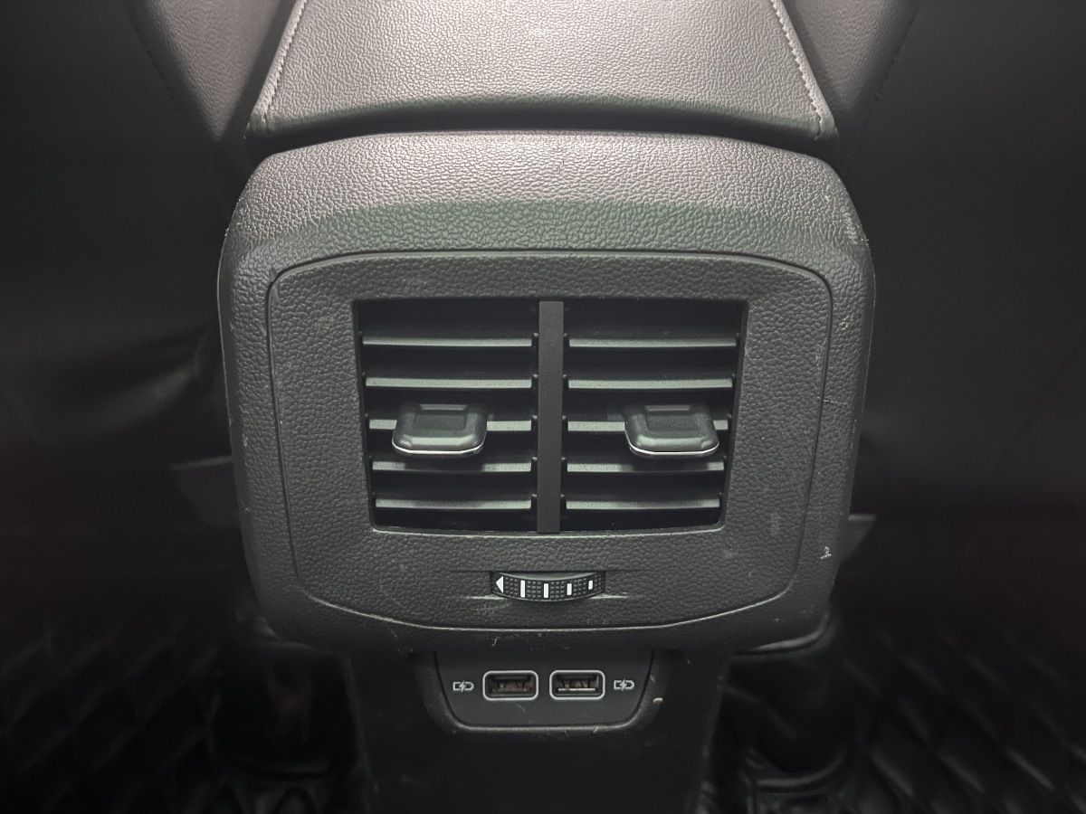 Volkswagen T-Cross 2019 car image #29