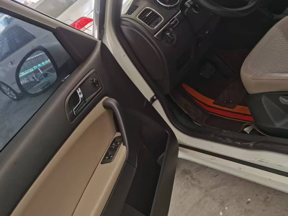 Skoda Yeti 2015 car image #29