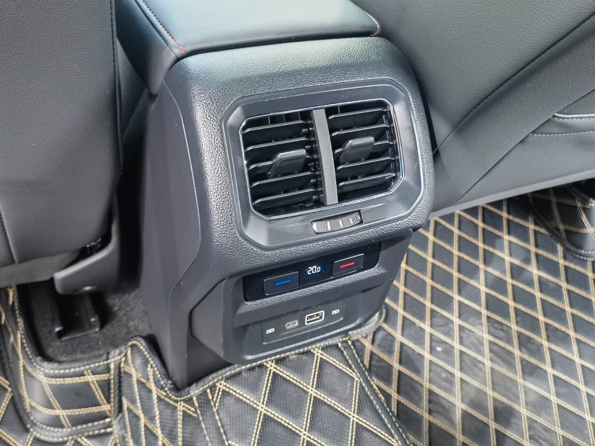 Volkswagen Tiguan X 2021 immagine di auto #29