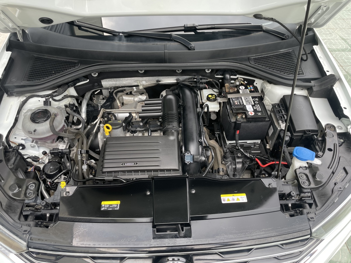 Volkswagen T-Roc 2022 car image #29