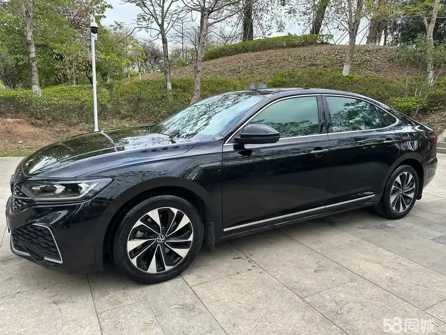 Volkswagen Passat 2021 car image #29