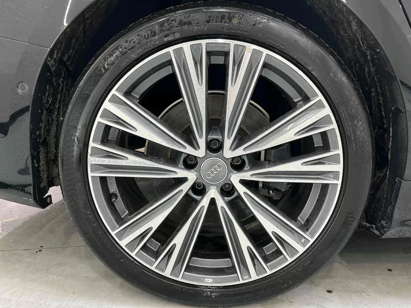 Audi A6L e-tron 2021 immagine di auto #29