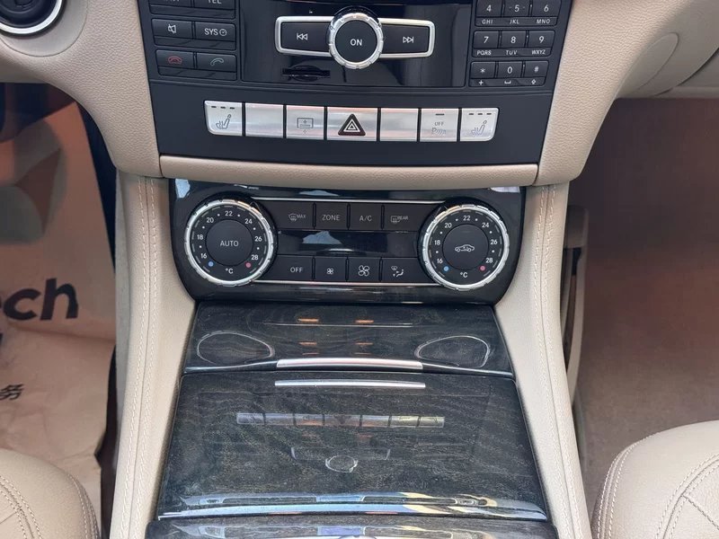 Mercedes-Benz CLS Class 2012 car image #29