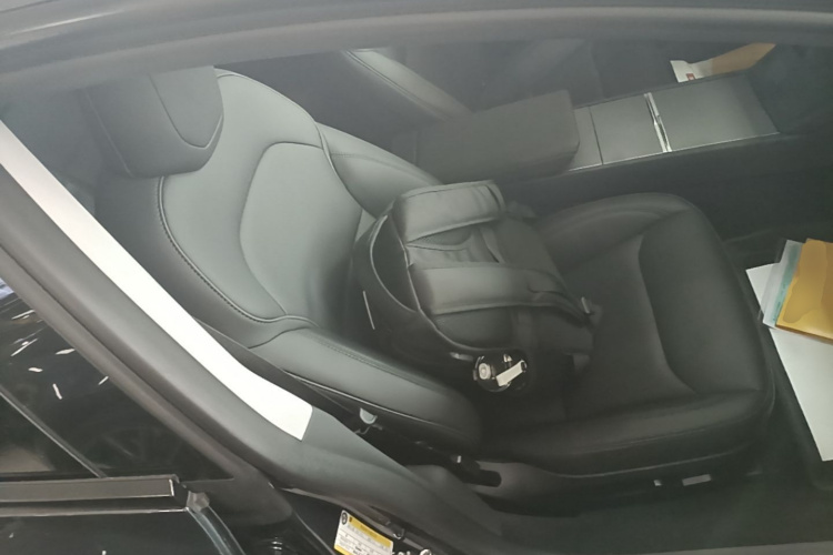 Tesla Model 3 2024 car image #24
