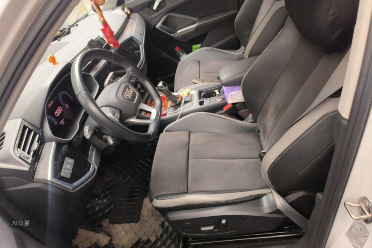 Audi Q3 2019 car image #17