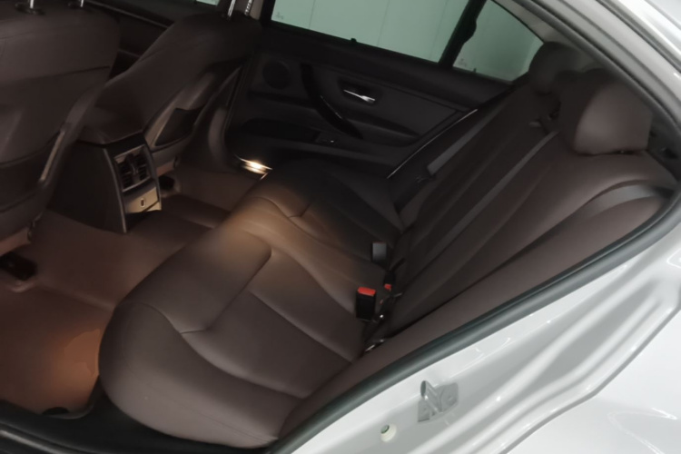 BMW 3 Series 2018 #17 BMW 3 Series 2018 car image #17