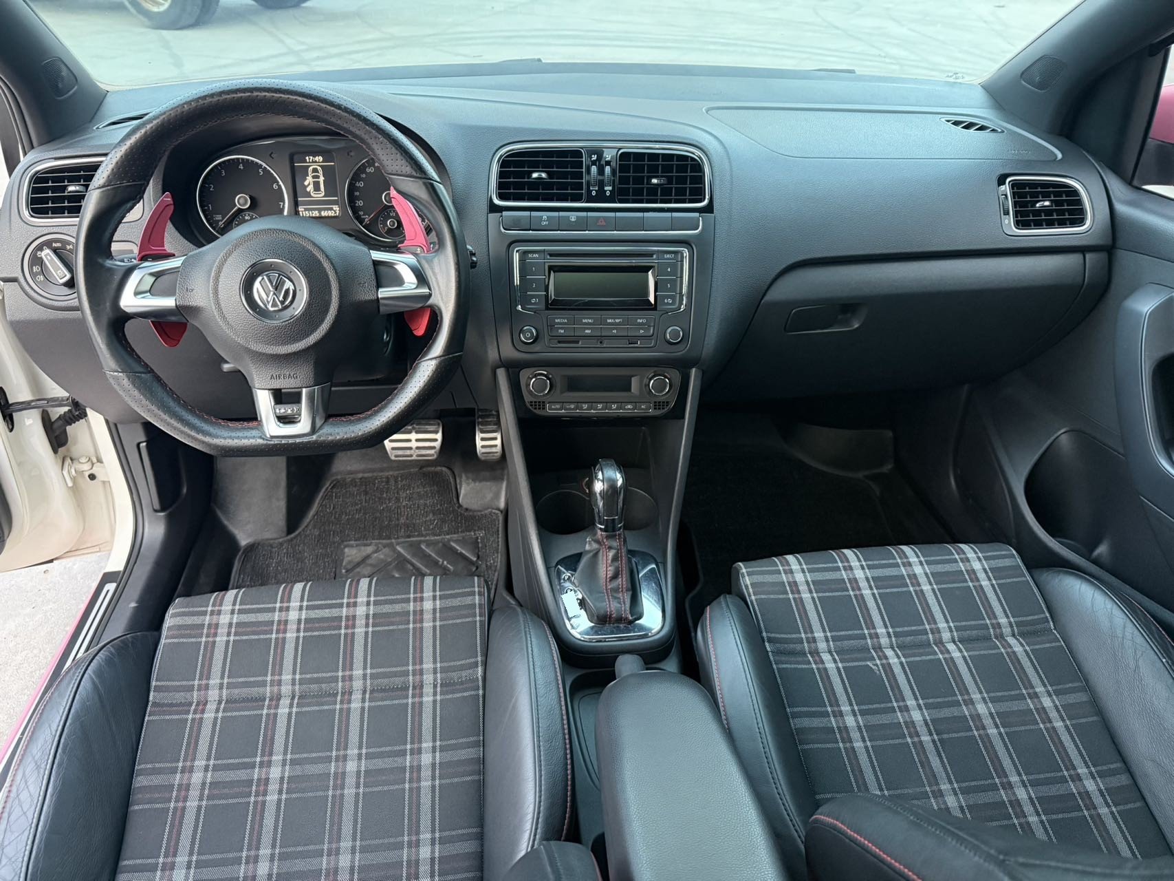 2014 car image #6