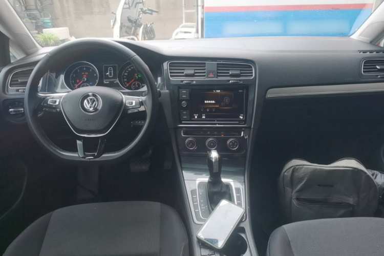 Volkswagen Golf 2019 car image #11