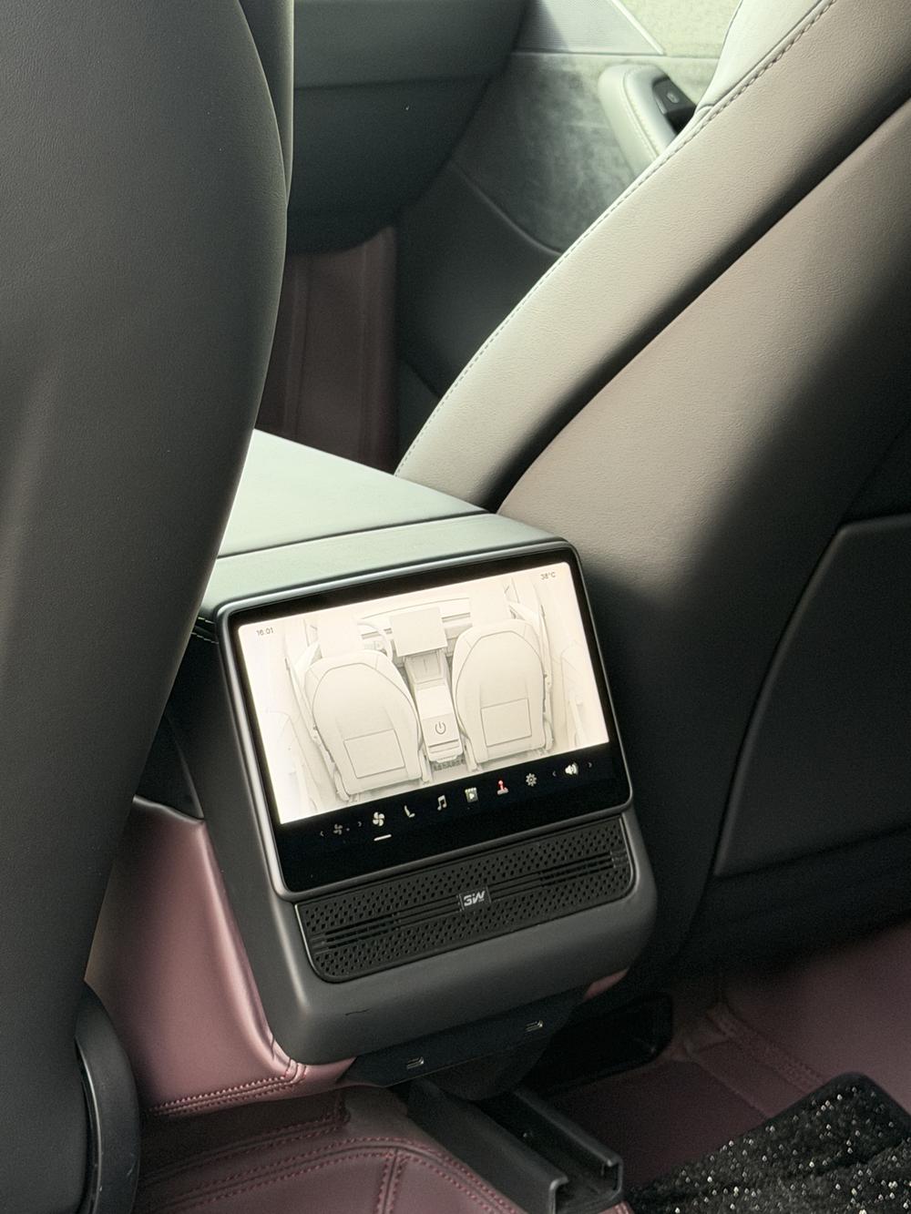 Tesla Model Y 2025 #11 Tesla Model Y 2025 car image #11