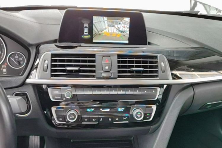 BMW 3 Series 2017 car image #13